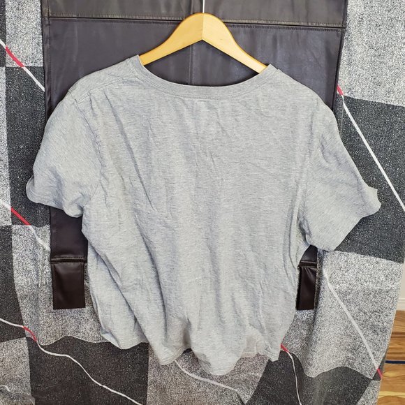 Levi's v neck T-shirt, XL - Picture 2 of 4